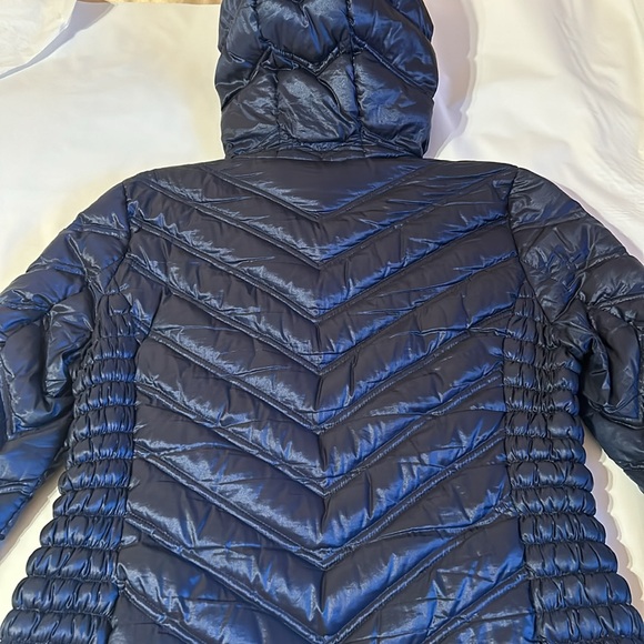 Dark blue jacket with attached hood. Long zipper - Picture 4 of 4